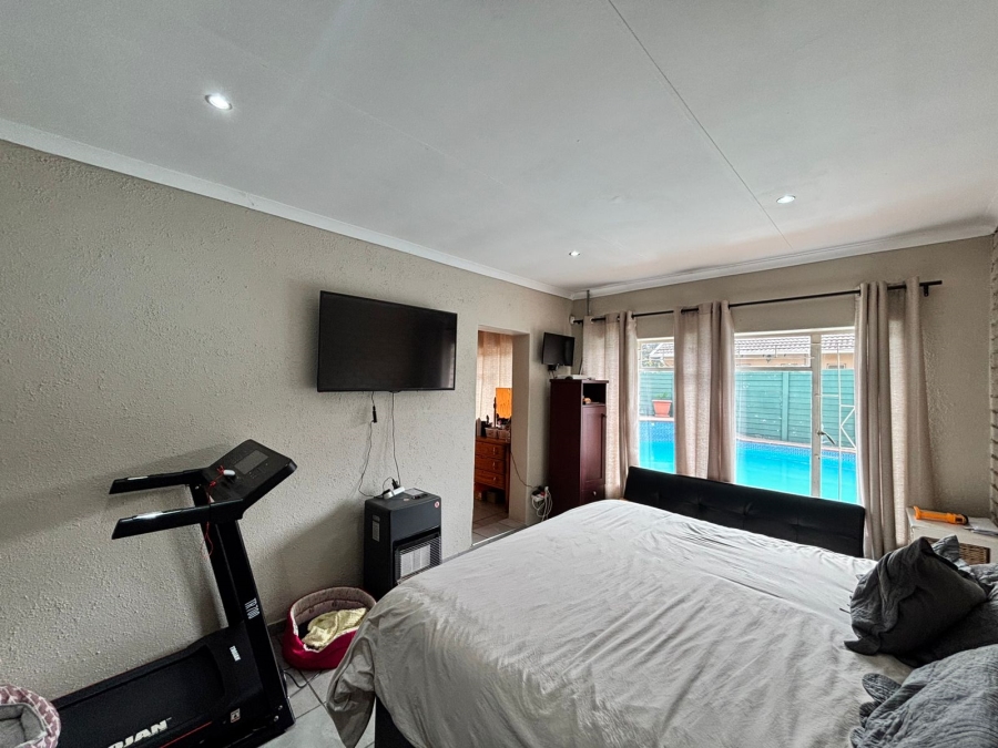 3 Bedroom Property for Sale in Flimieda North West